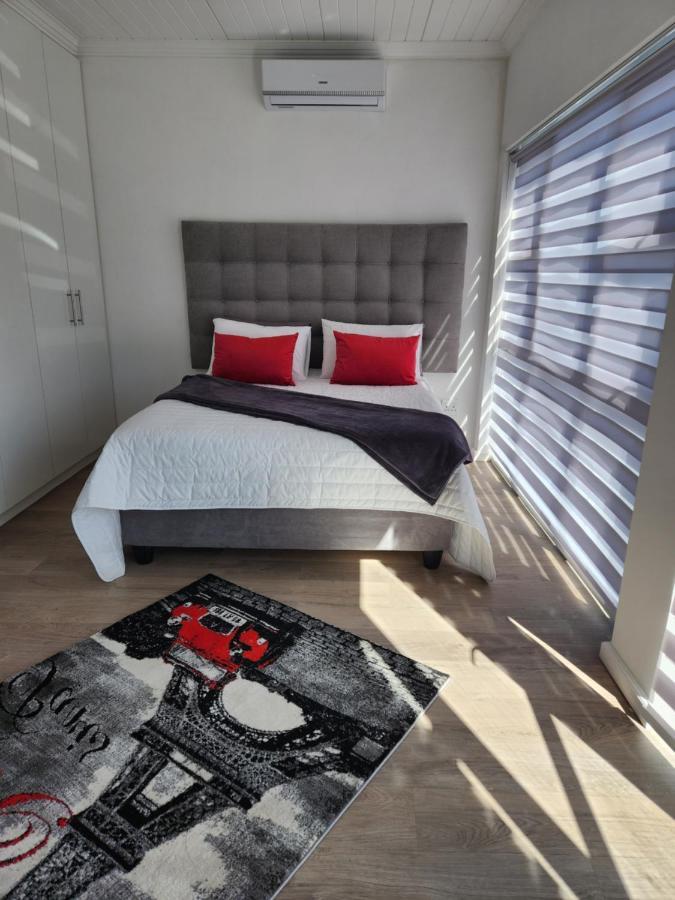 Grey House Is A Self Catering Unit With No Loadshedding Guest house *