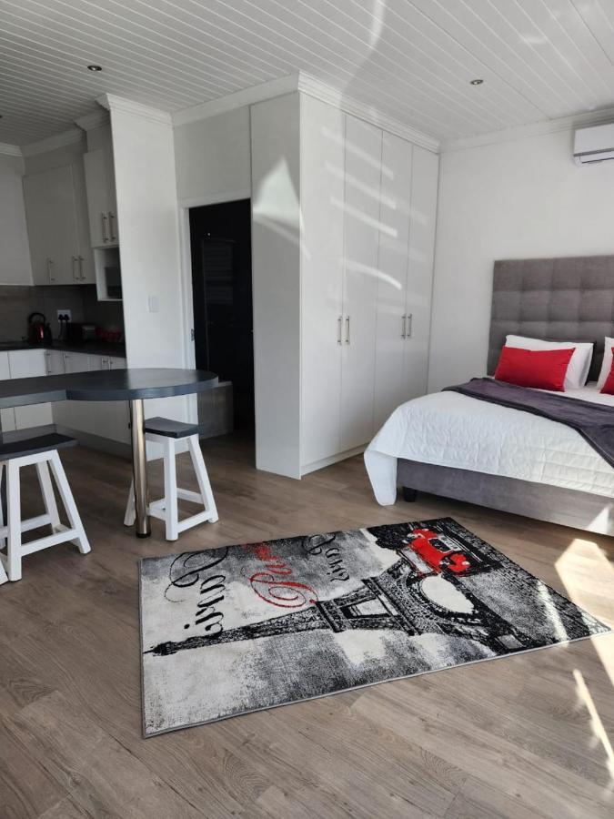 Grey House Is A Self Catering Unit With No Loadshedding Cape Town